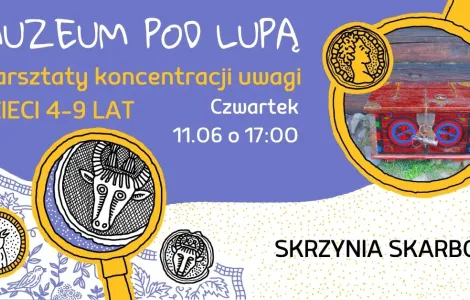 Grafika w zimowych kolorach białego i niebieskiego. W prawym rogu w lupie widać kolorową, malowaną skrzynię. Po lewej stronie w dwóch lupach są rysunki zwierząt. Po środku umieszczono napisy informujące o warsztatach Muzeum pod lupą.