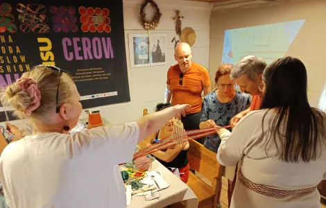 grupa osób podczas warsztatów